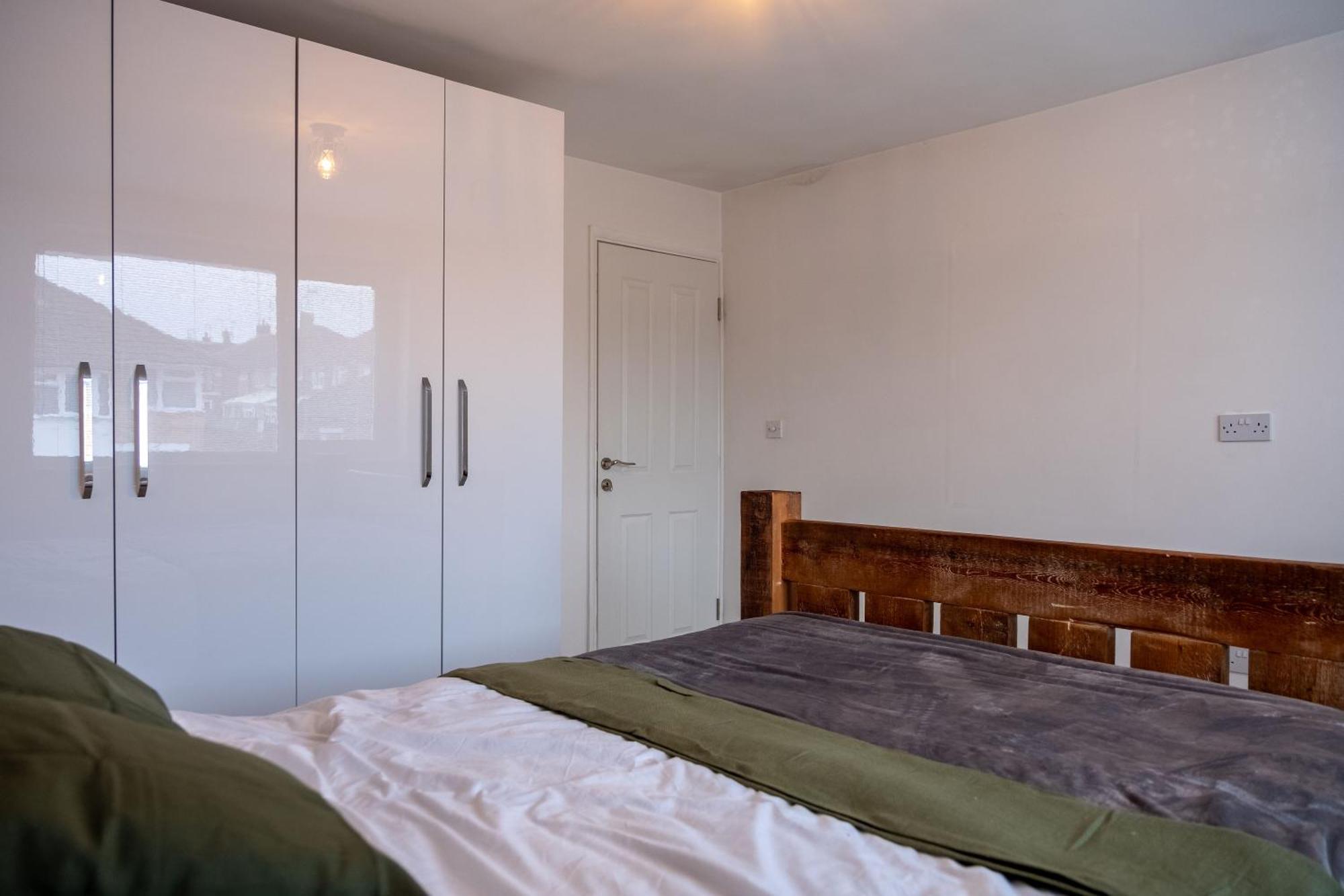 Lovely Family Home In Rainham, Kent Rainham  Ngoại thất bức ảnh